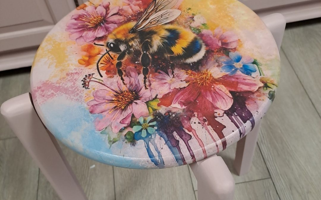 Bee stool